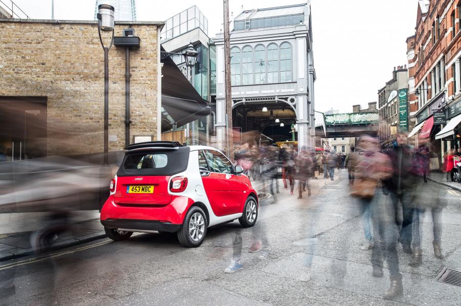  Smart ForTwo Passion Cabrio 2016 года  (UK) (фото 11 из 30)